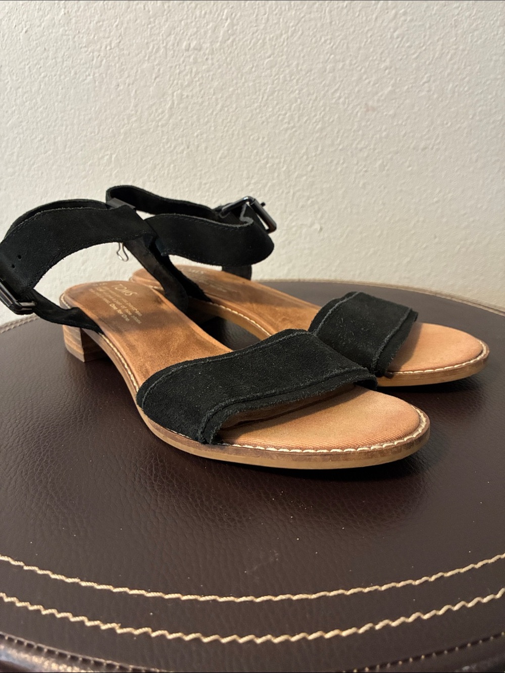 Tom’s Black Suede Strap Sandal Low Block Heel Size 8 Medium